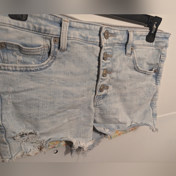 American Eagle Shorts Light Wash Button Fly size 8 - Picture 8 of 9